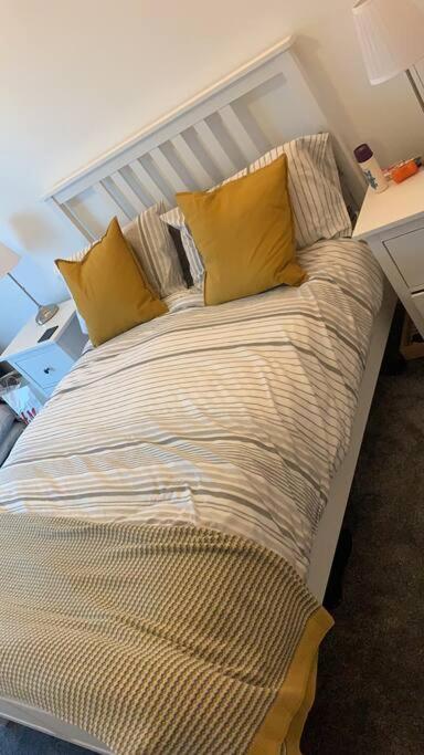 Recently Refurbished Apt Central Mk Free Parking 밀턴 케인즈 외부 사진