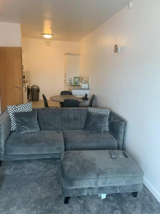 Recently Refurbished Apt Central Mk Free Parking 밀턴 케인즈 외부 사진