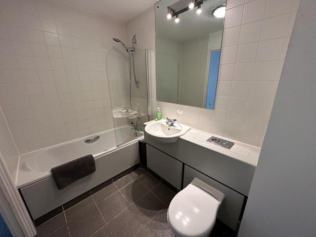 Recently Refurbished Apt Central Mk Free Parking 밀턴 케인즈 외부 사진