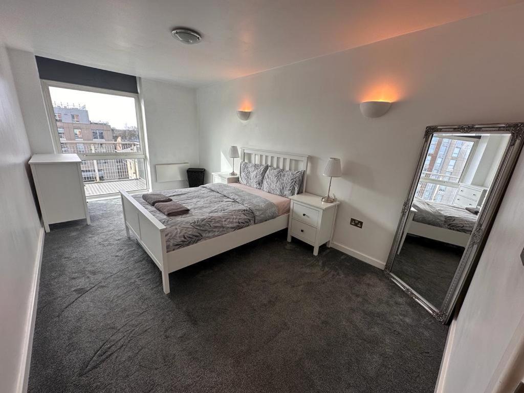 Recently Refurbished Apt Central Mk Free Parking 밀턴 케인즈 외부 사진